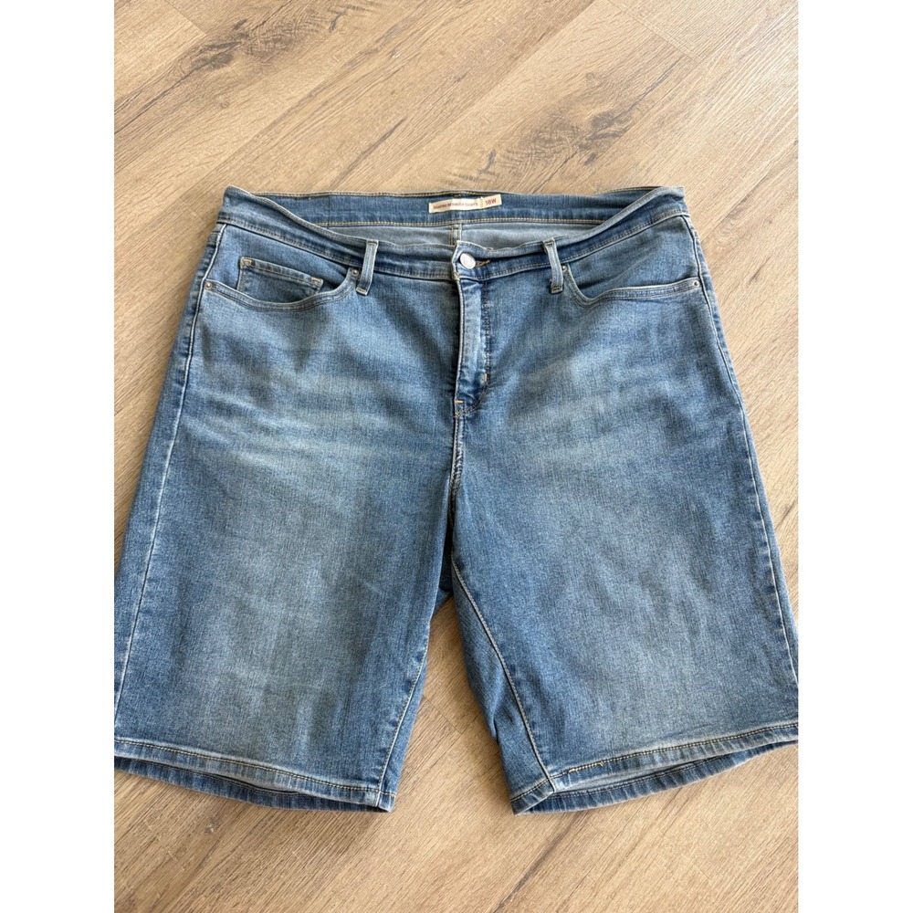 Levis Shaping Bermuda Shorts Womens 18W Medium Wash Denim Stretch Mid Rise